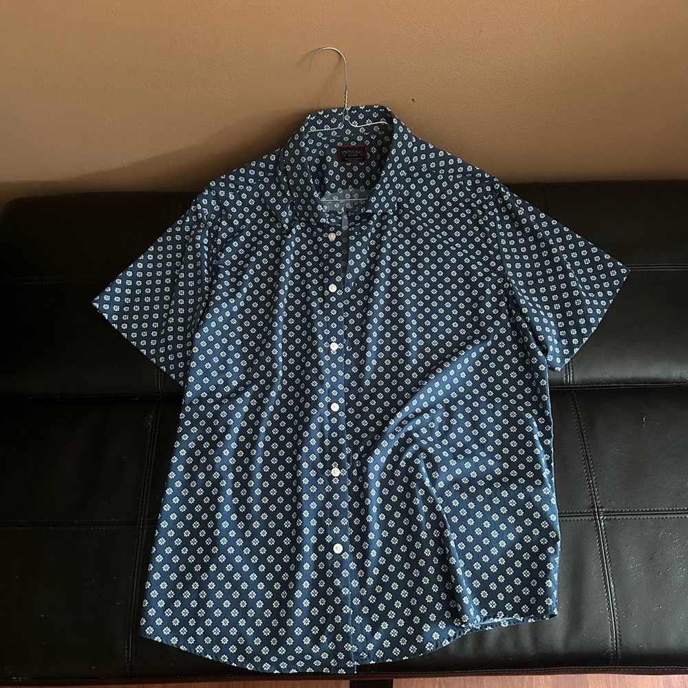 UNTUCKit Navy and White Casual Button Down Shirt